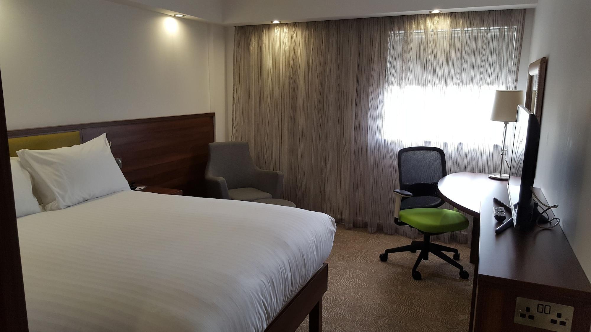 Hampton By Hilton Corby Hotel Bagian luar foto