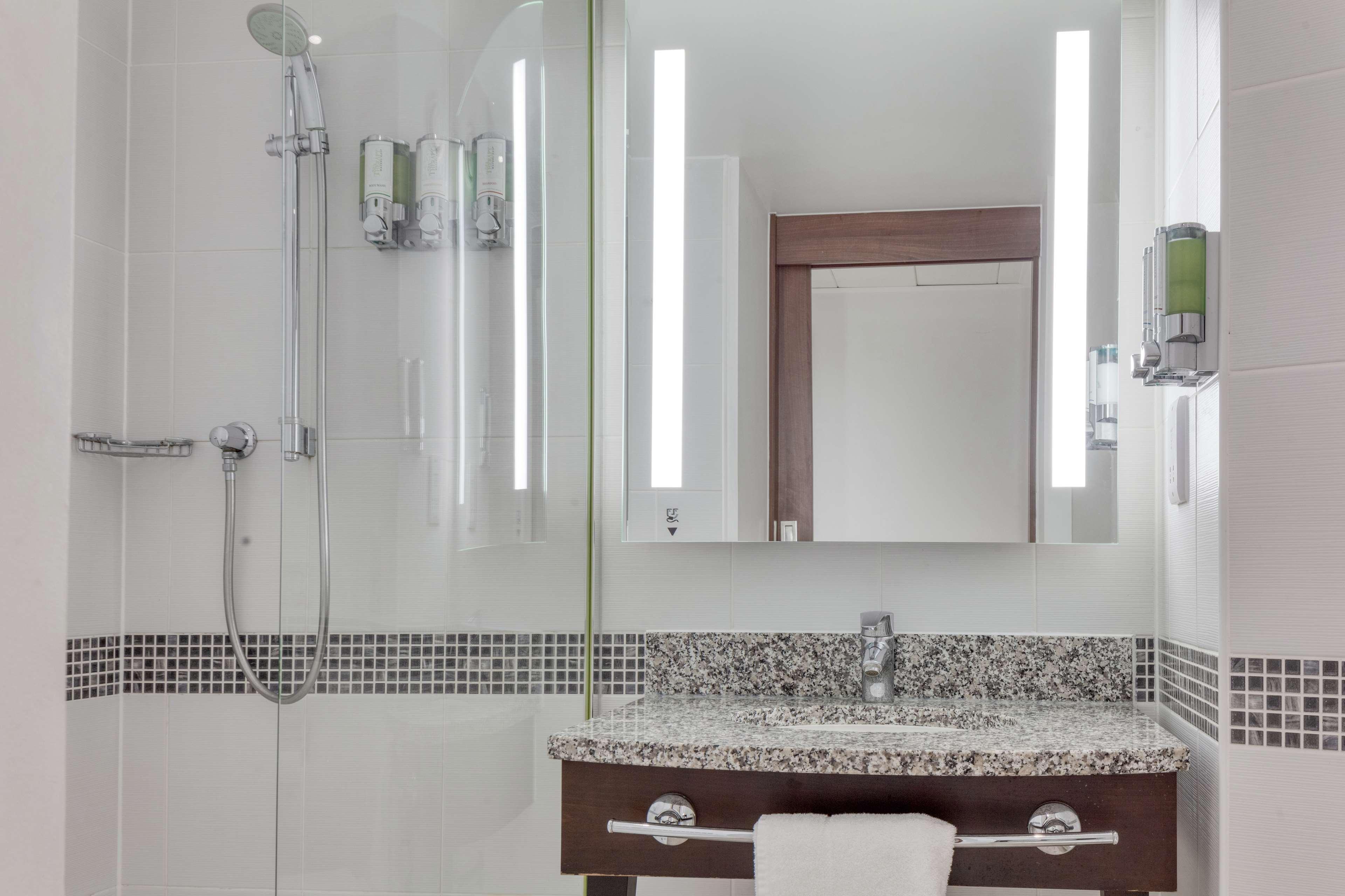 Hampton By Hilton Corby Hotel Bagian luar foto
