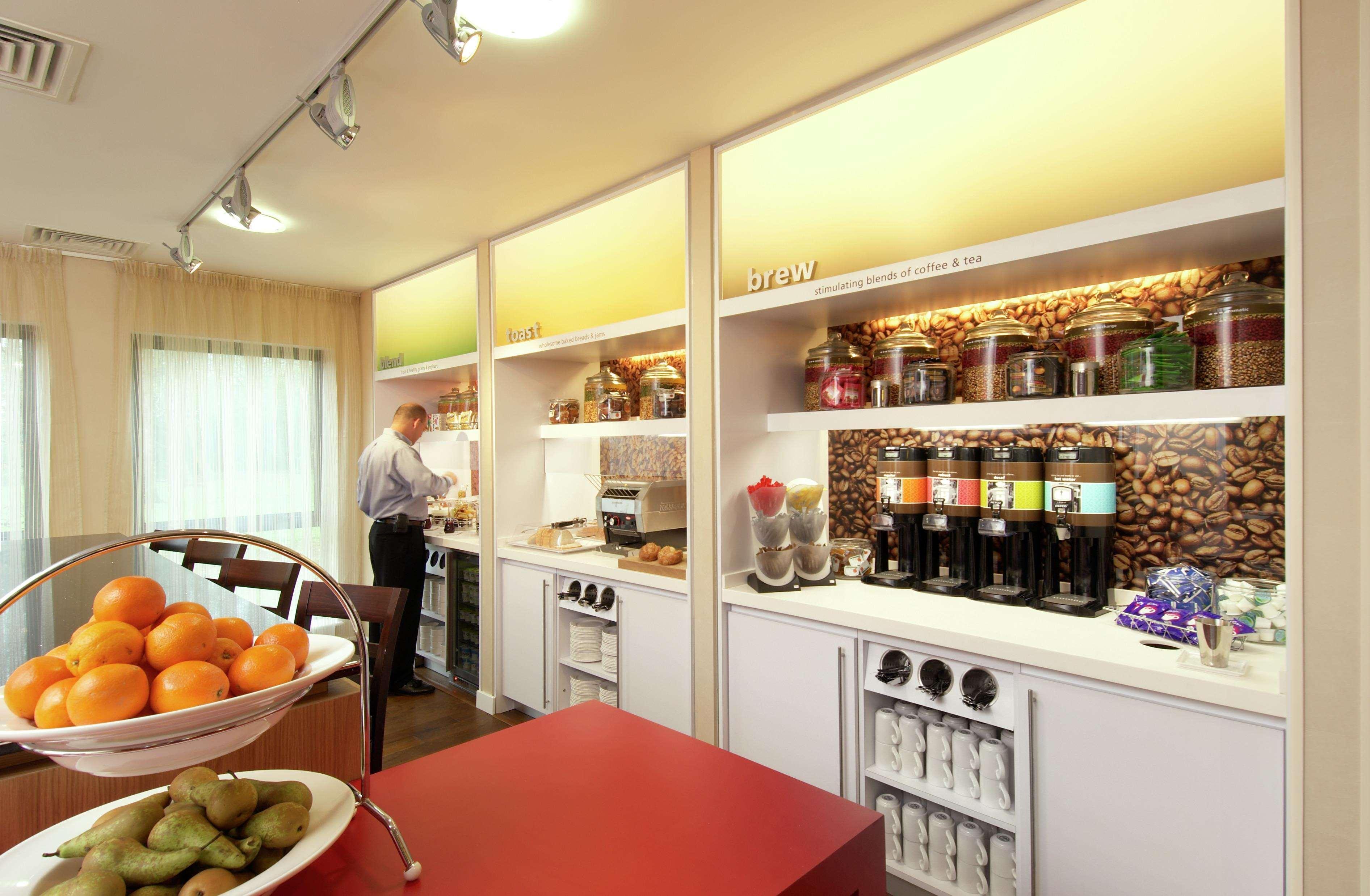 Hampton By Hilton Corby Hotel Bagian luar foto
