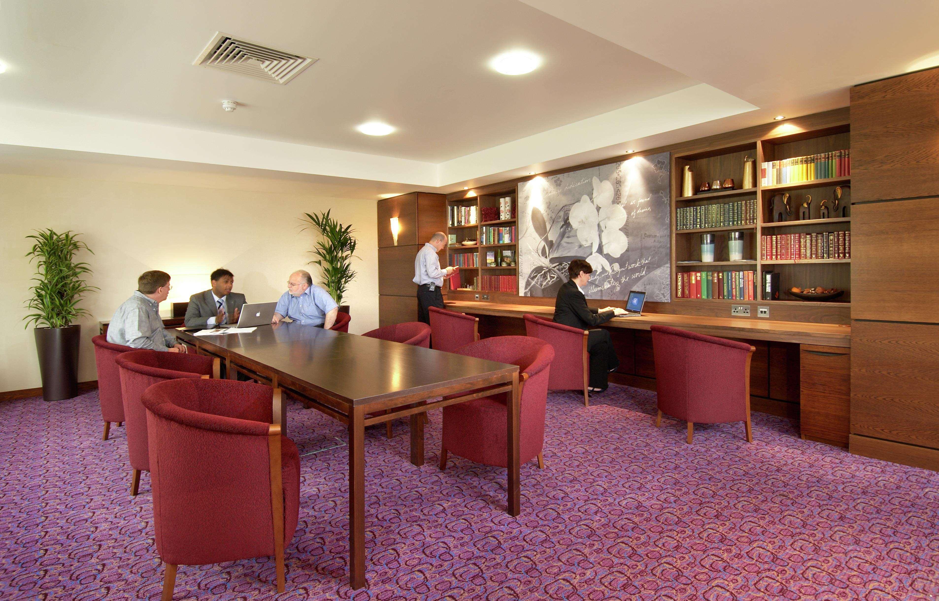 Hampton By Hilton Corby Hotel Bagian luar foto