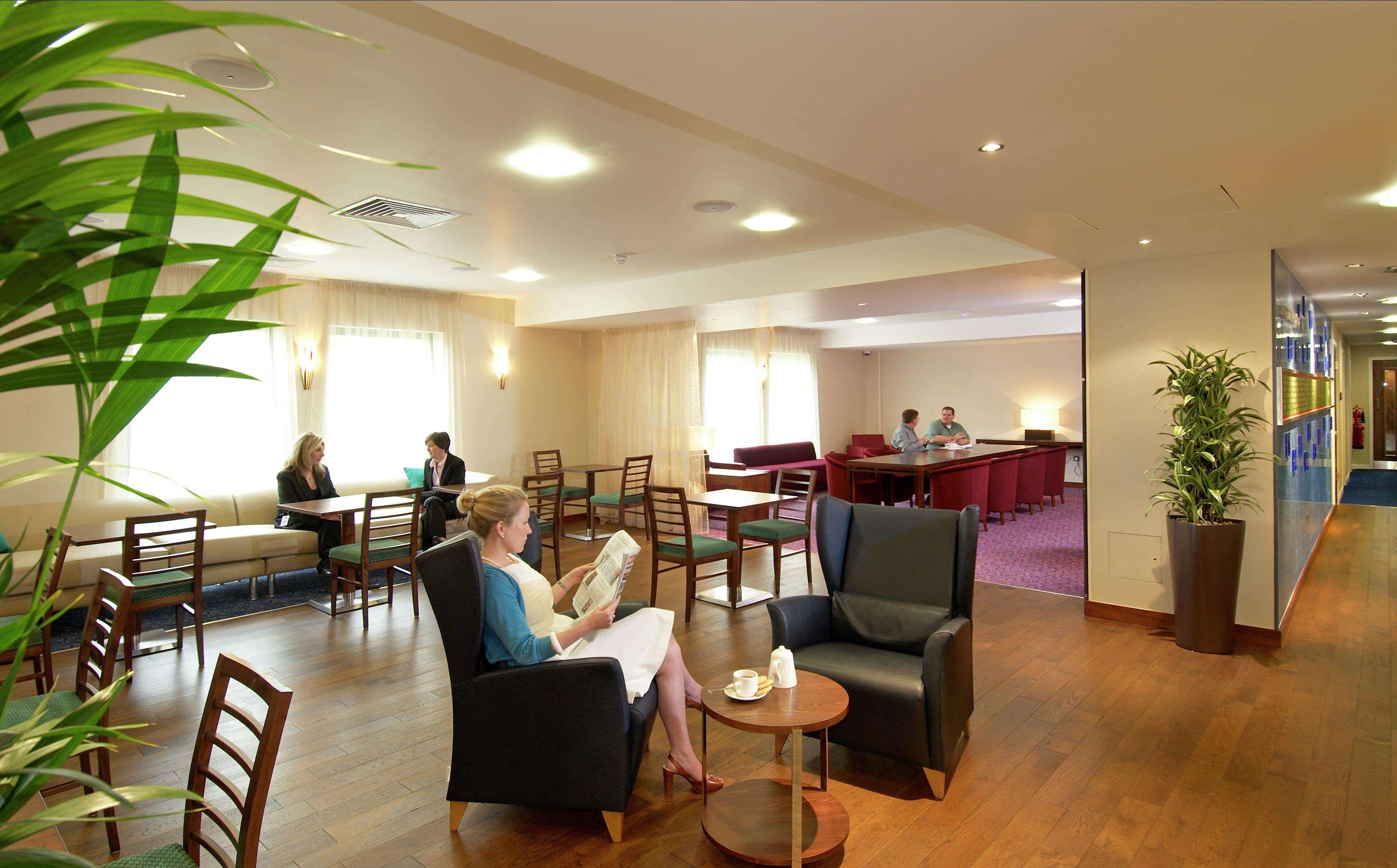 Hampton By Hilton Corby Hotel Bagian luar foto