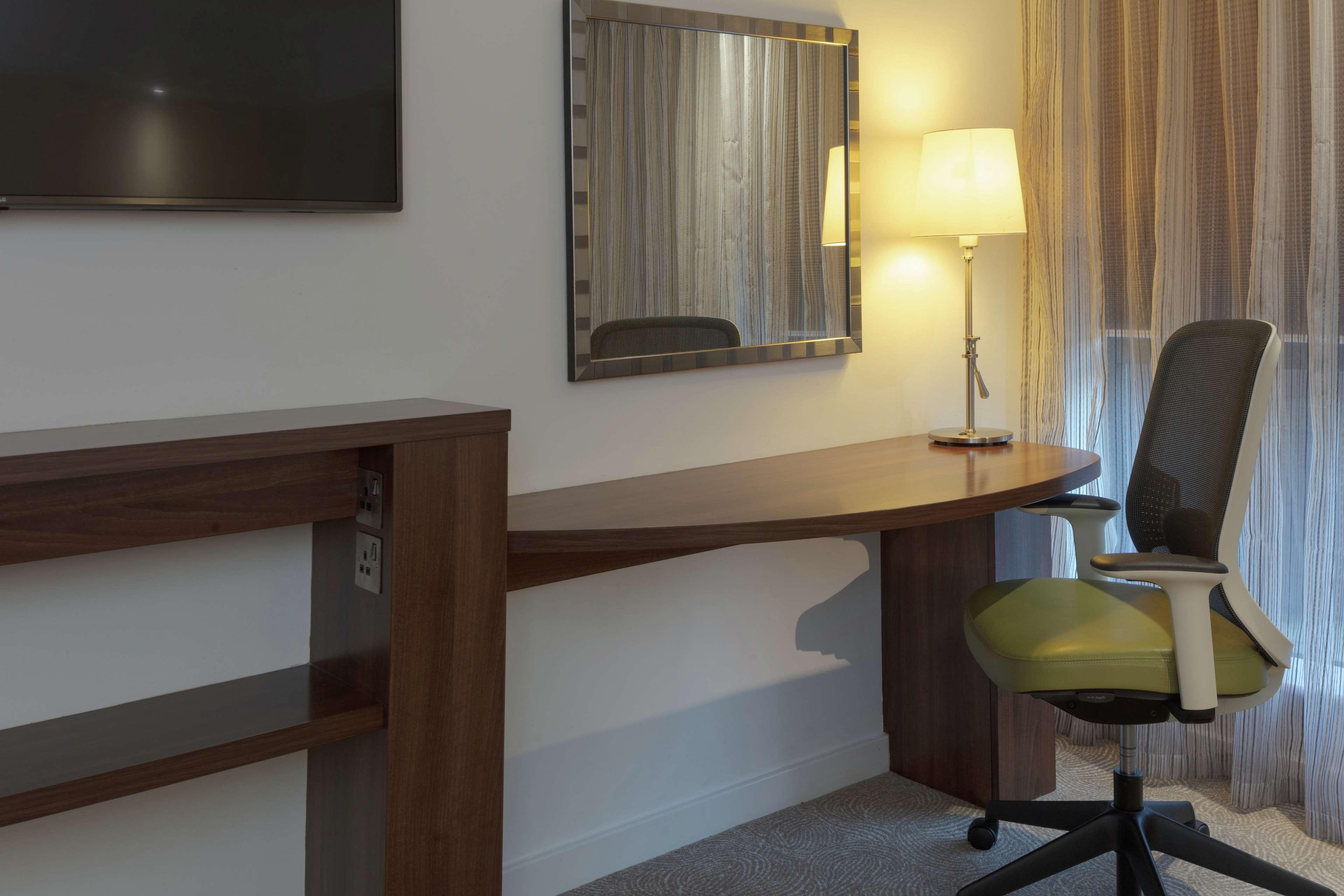 Hampton By Hilton Corby Hotel Bagian luar foto