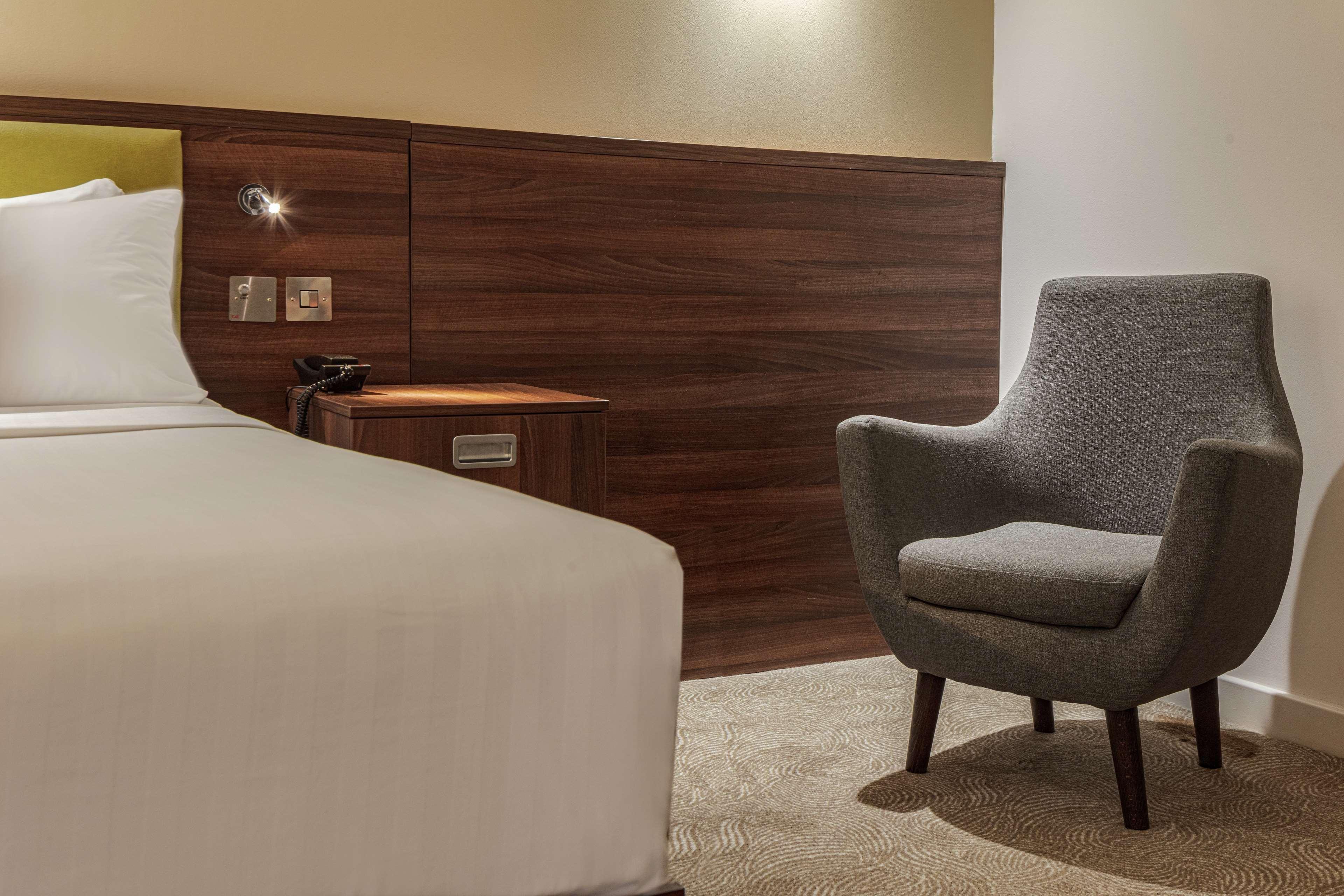 Hampton By Hilton Corby Hotel Bagian luar foto