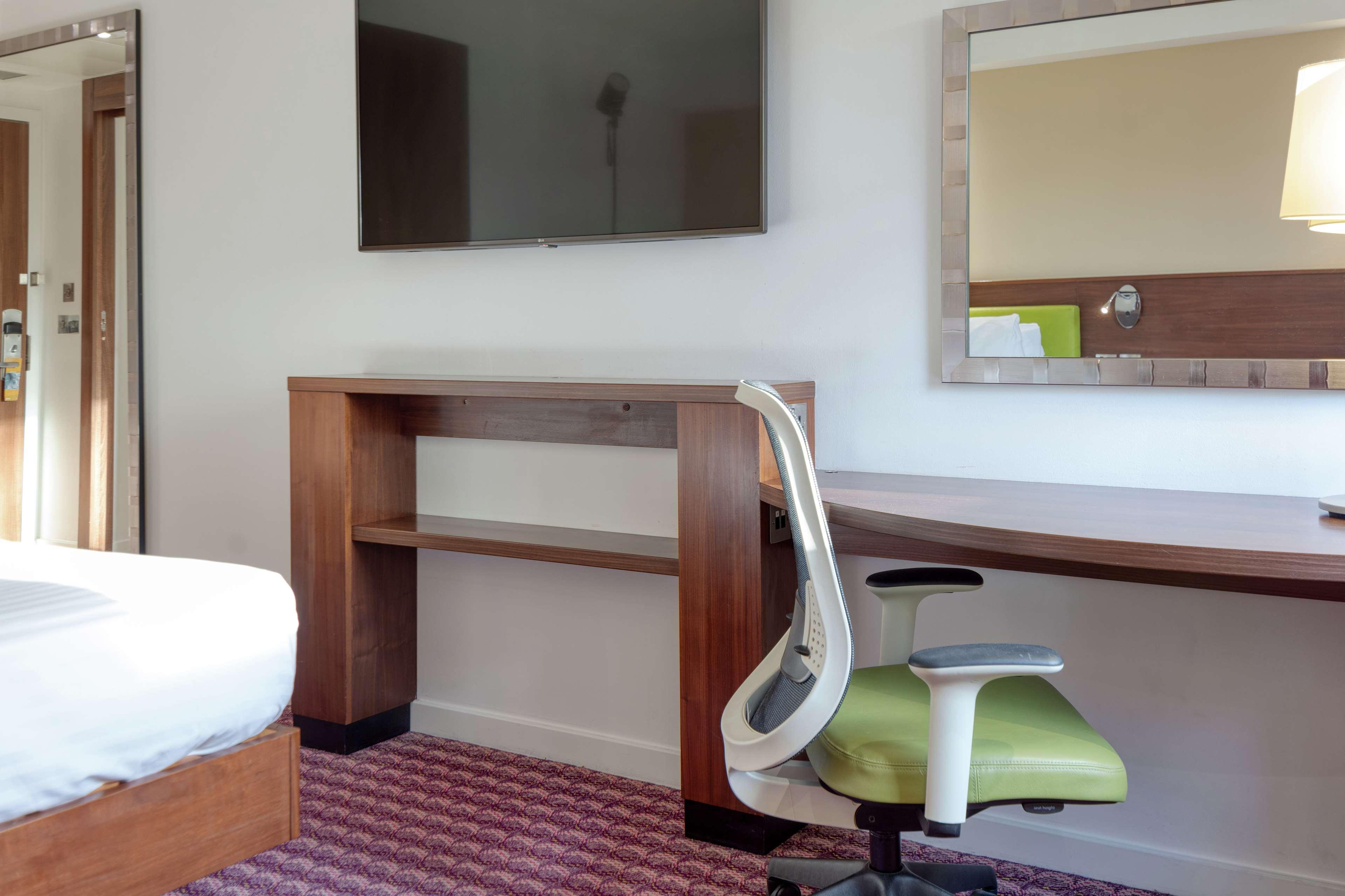 Hampton By Hilton Corby Hotel Bagian luar foto
