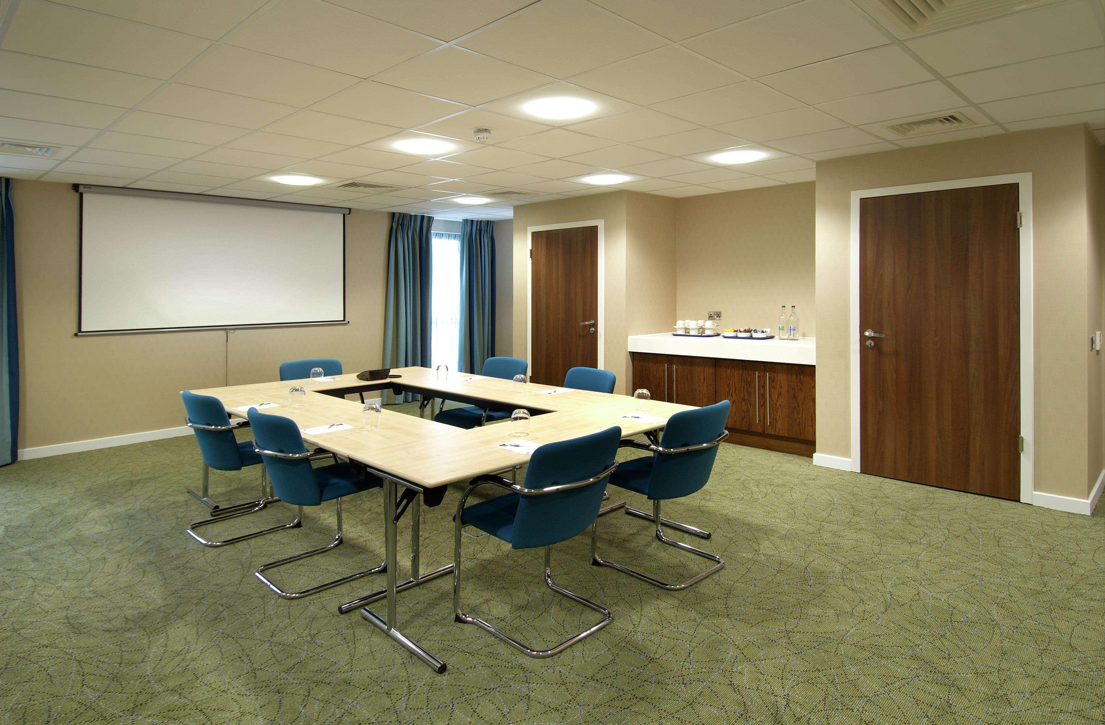 Hampton By Hilton Corby Hotel Bagian luar foto