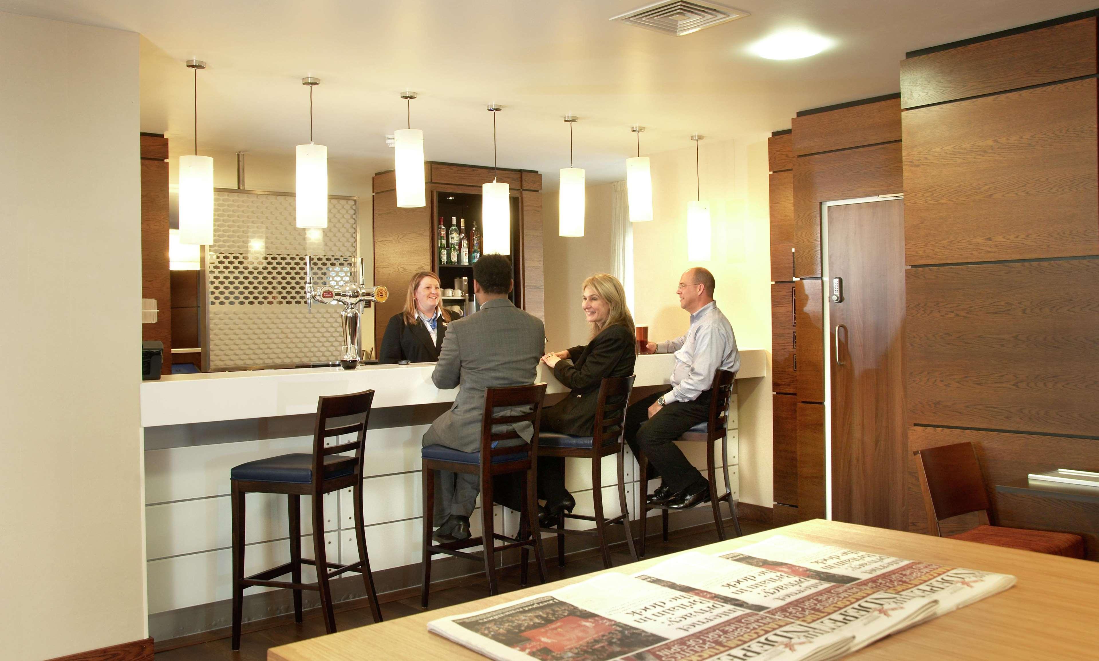 Hampton By Hilton Corby Hotel Bagian luar foto