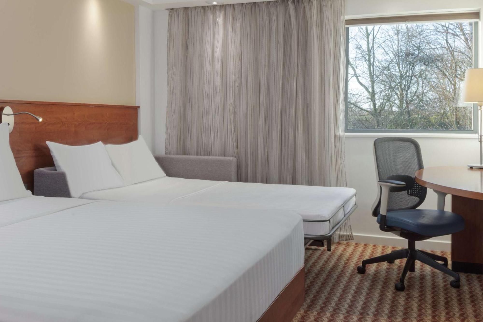 Hampton By Hilton Corby Hotel Bagian luar foto