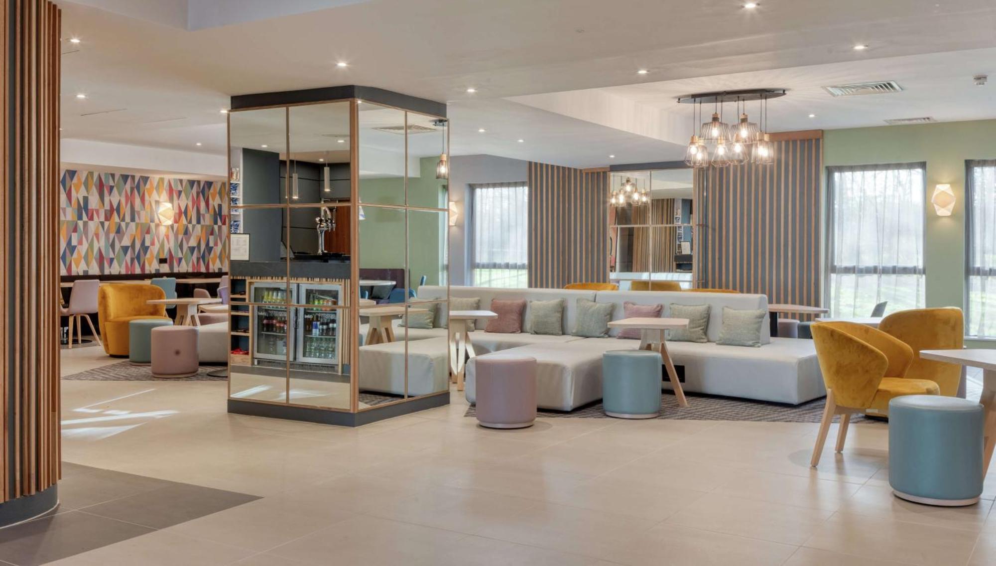 Hampton By Hilton Corby Hotel Bagian luar foto