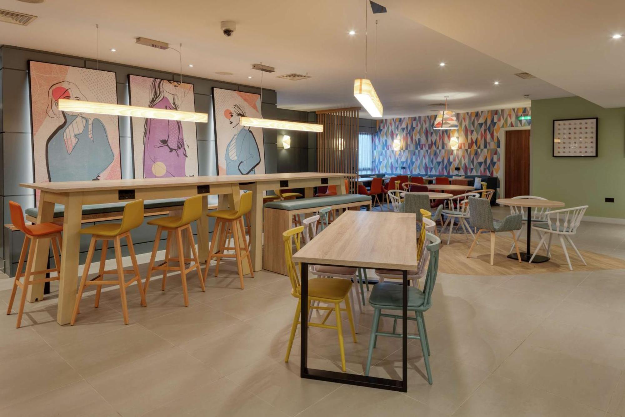 Hampton By Hilton Corby Hotel Bagian luar foto