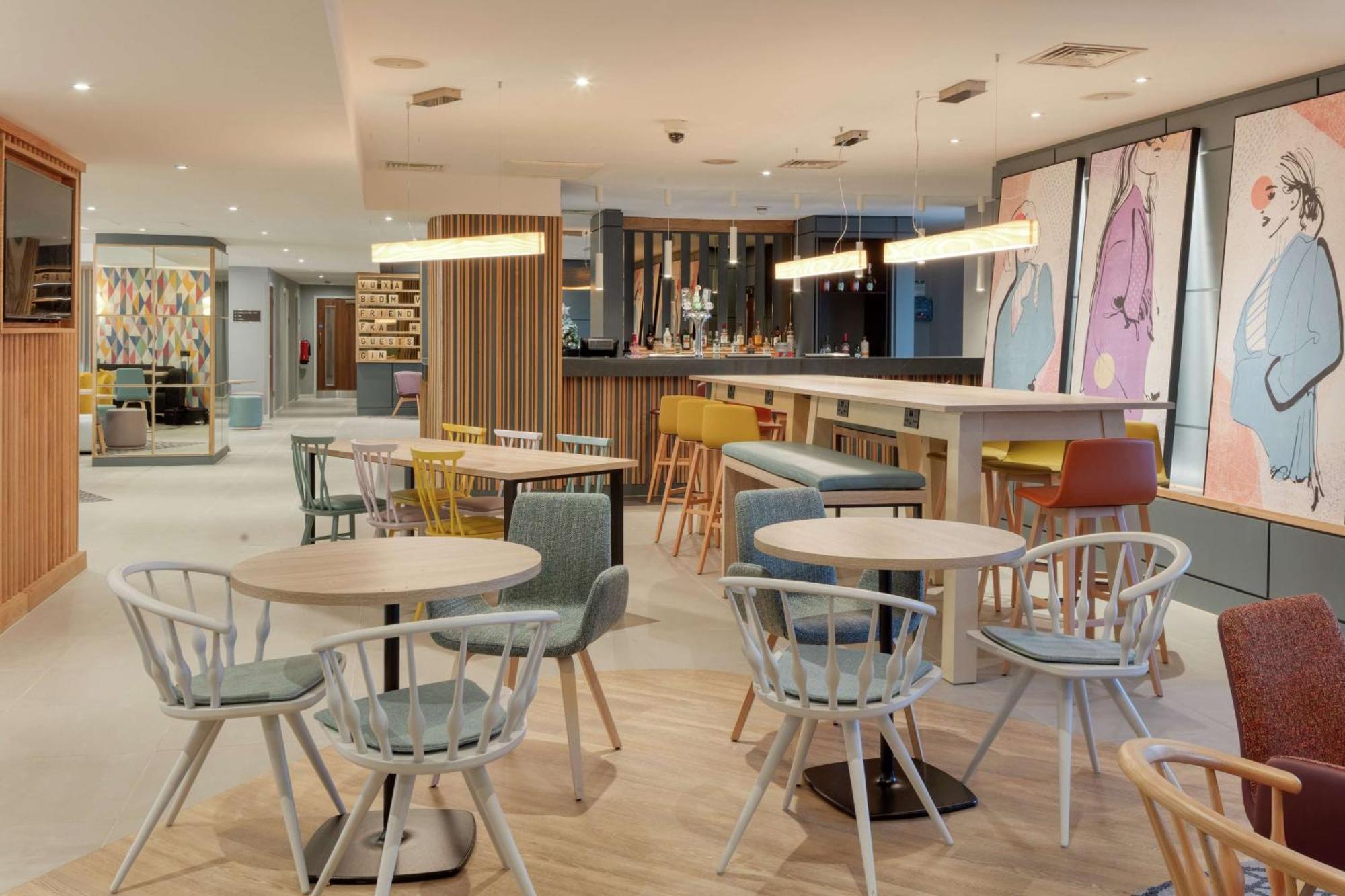 Hampton By Hilton Corby Hotel Bagian luar foto