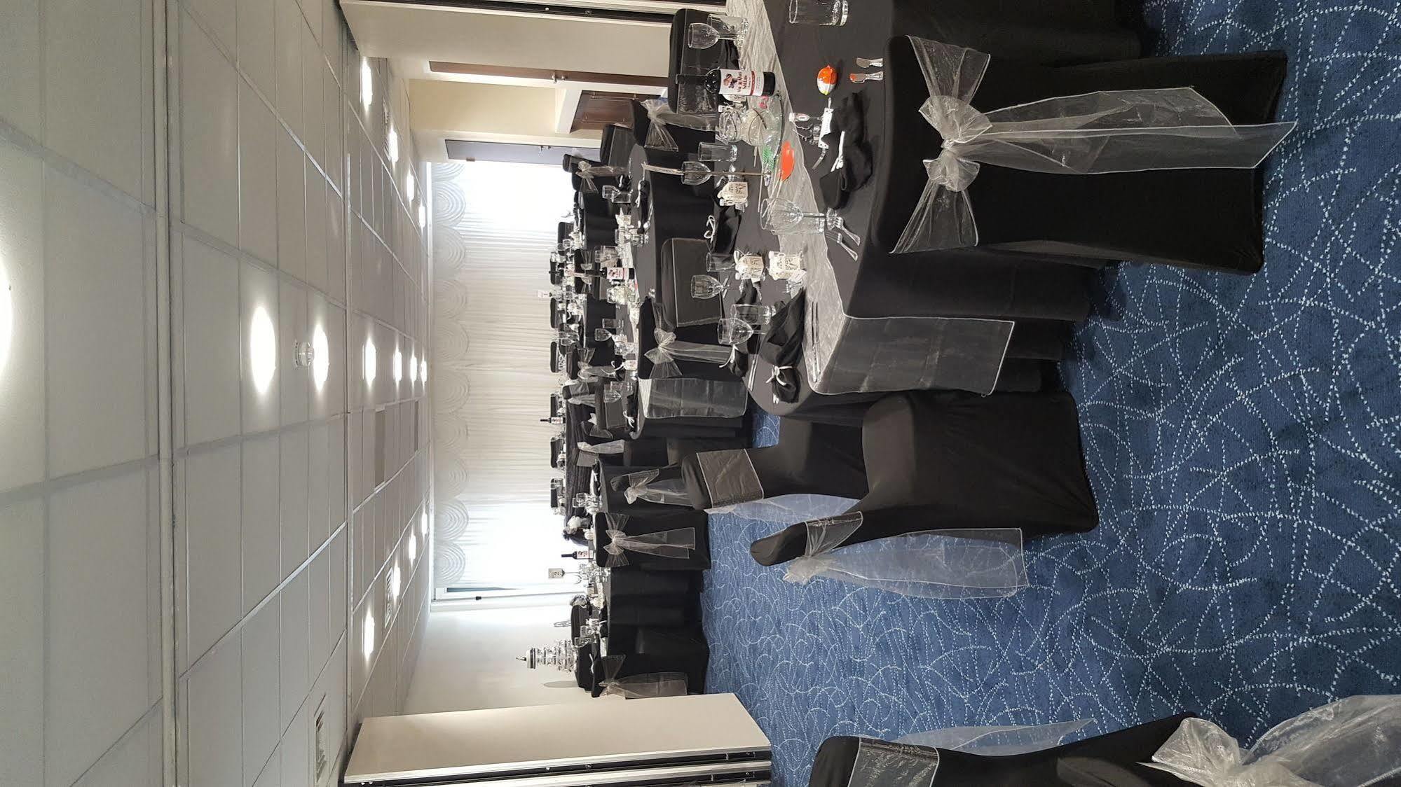 Hampton By Hilton Corby Hotel Bagian luar foto