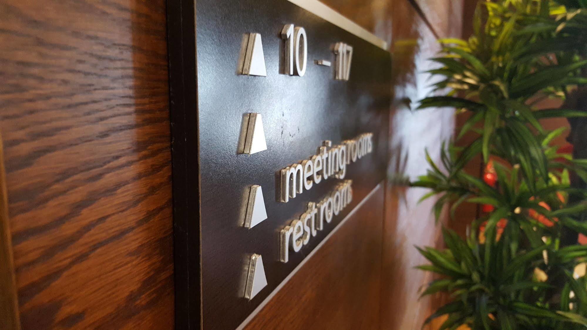 Hampton By Hilton Corby Hotel Bagian luar foto