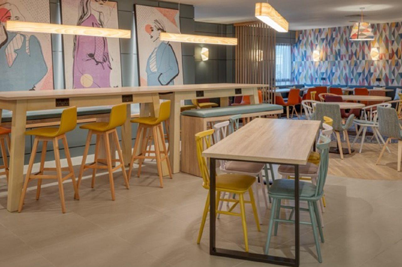 Hampton By Hilton Corby Hotel Bagian luar foto