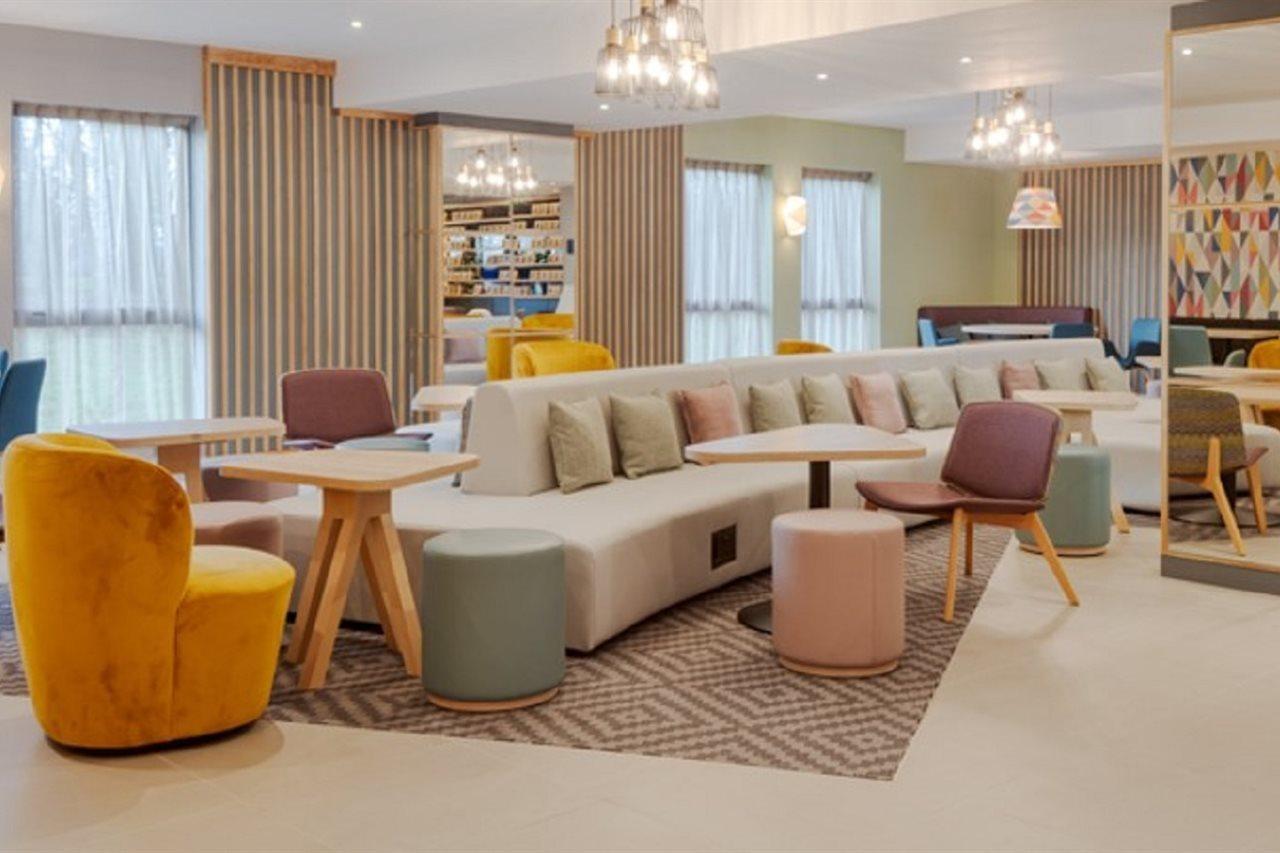 Hampton By Hilton Corby Hotel Bagian luar foto